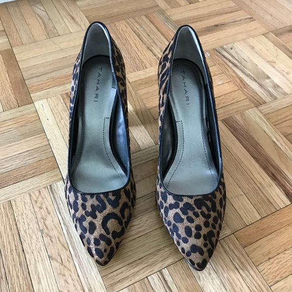 Tahari Ava Block Heel Pump - Picture 2 of 8